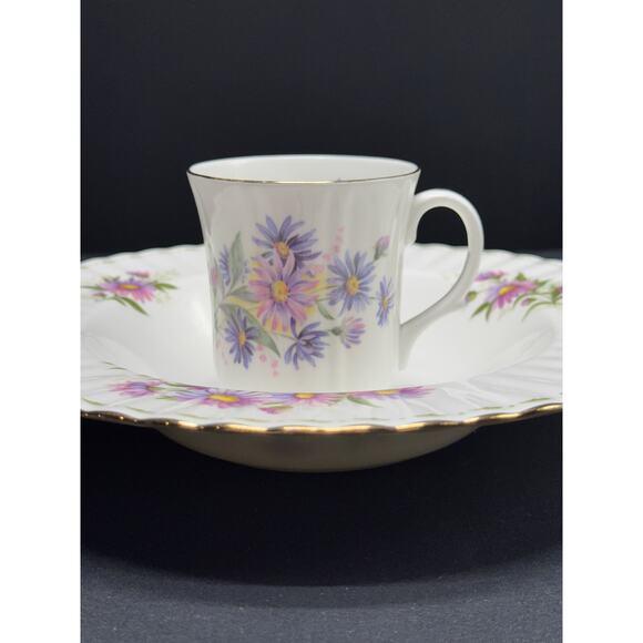 Royal Albert Bone China September Bowl & Duchess September Teacup – Daisies - Picture 3 of 15